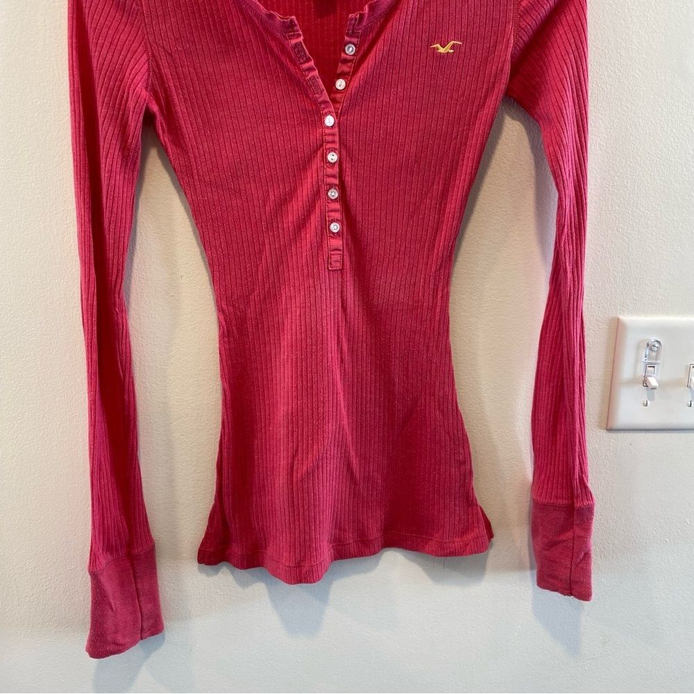 Hollister Women's Long Sleeve Ribbed Henley Top in Pink - Picture 3 of 8